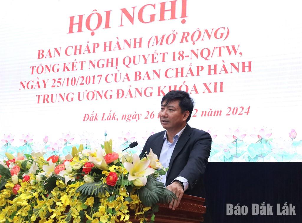 Ủy viên Ban Thường vụ Tỉnh ủy, Trưởng Ban Tổ chức Tỉnh ủy Nguyễn Thượng Hải báo cáo tóm tắt kết quả thực hiện Nghị quyết số 18-NQ/TW.