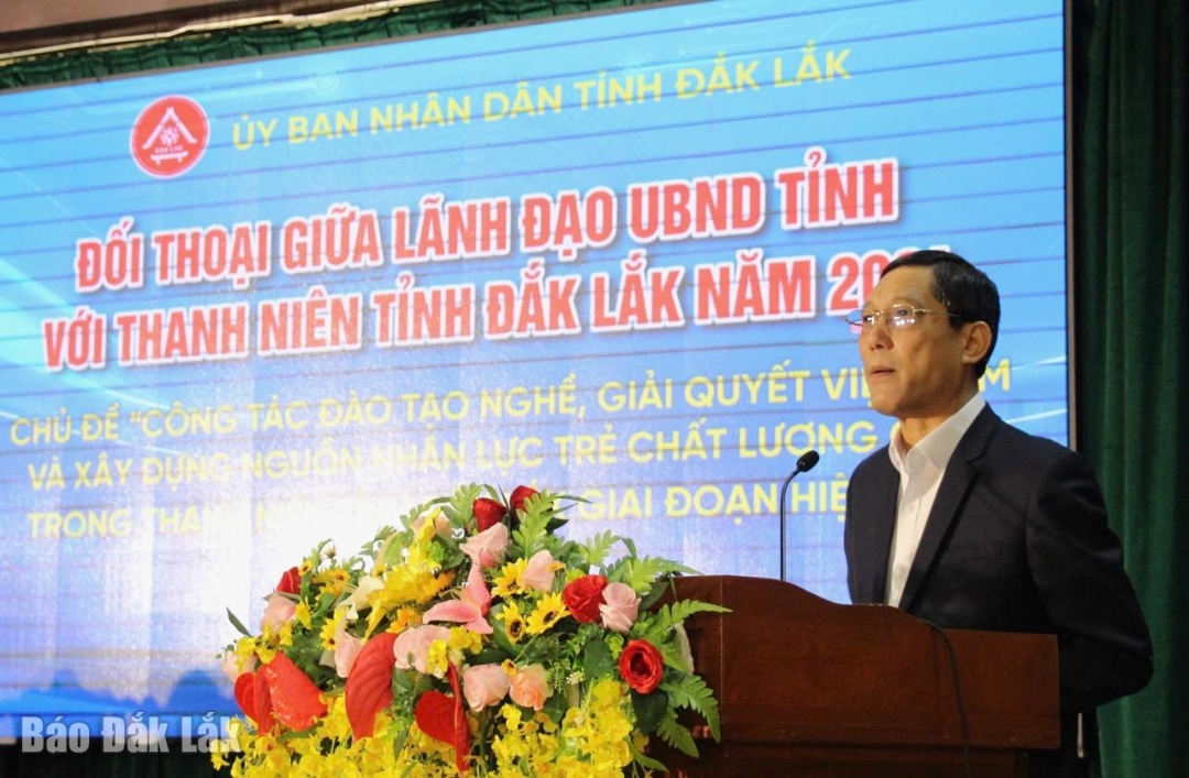 Phó Giám đốc Sở Lao động – Thương binh và Xã hội Nguyễn Quang Thuân trả lời ý kiến, kiến nghị của đoàn viên, thanh niên.