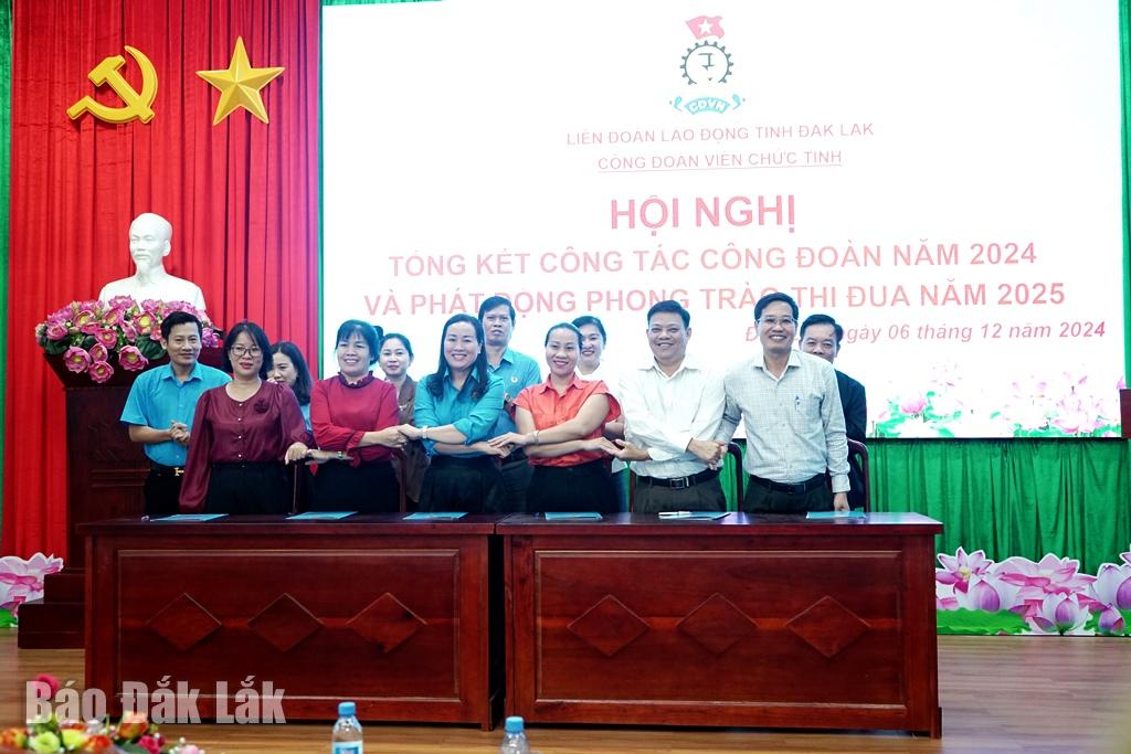 Công đoàn viên chức tỉnh và và các Khối thi đua đã ký kết giao ước thi đua năm 2025