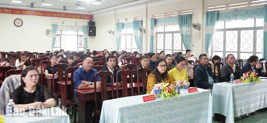 Đại biểu và học viên tham dự lễ bế giảng