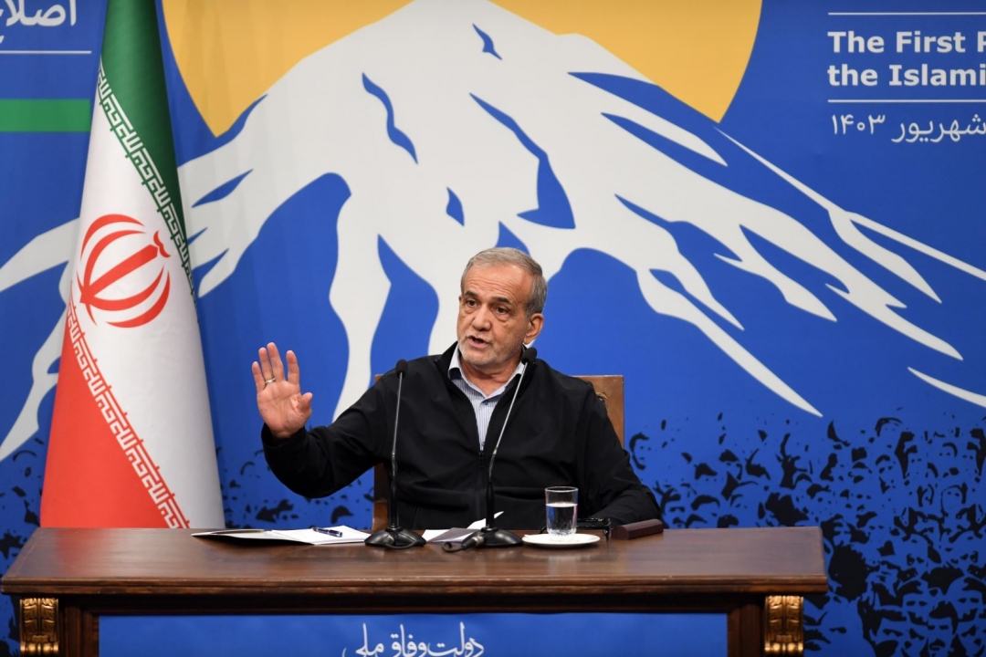 Tổng thống Iran Masoud Pezeshkian trong cuộc họp báo tại Tehran, ngày 16/9/2024. Ảnh: THX/TTXVN