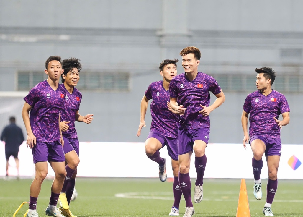 Các tuyển thủ Việt Nam đặt một chân vào chung kết sau chiến thắng 2-0 trước Singapre. Ảnh: VFF
