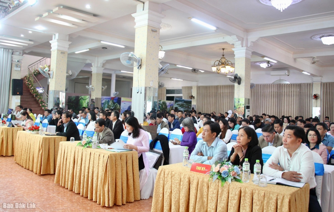 Các đại biểu tham dự hội nghị.