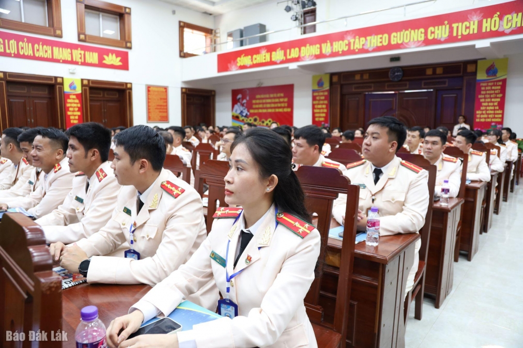 Đông đảo các đoàn viên thanh niên Công an tỉnh tham dự đại hội.