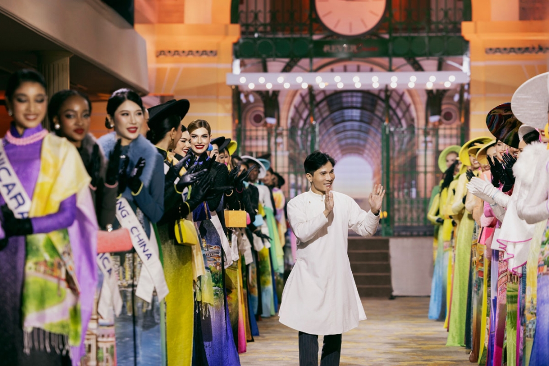 Nghệ nhân - nhà thiết kế Trung Đinh