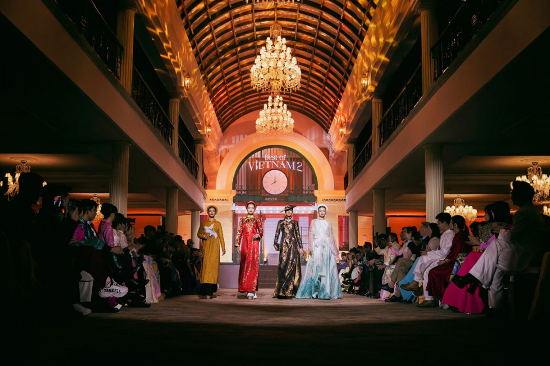 Tái hiện lược sử về áo dài