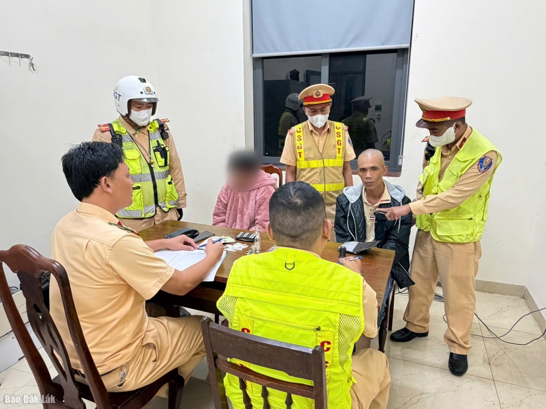 Lực lượng chức năng làm việc với đối tượng Nguyễn Thái Chơn.