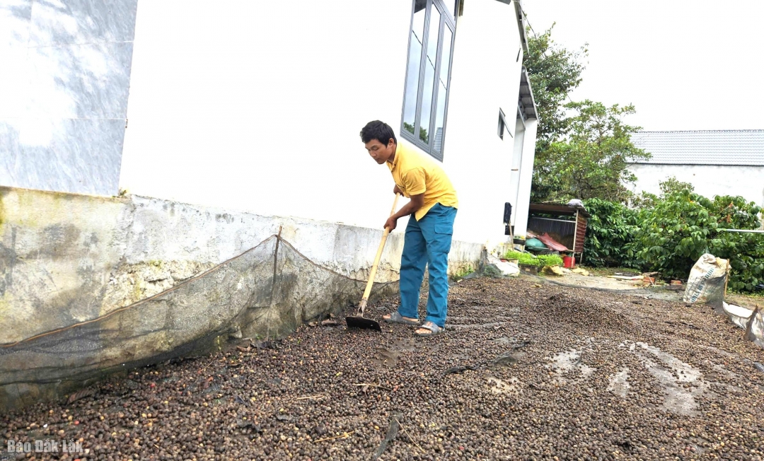 gia đình ông Y Bhiết Byă ở buôn Blắk