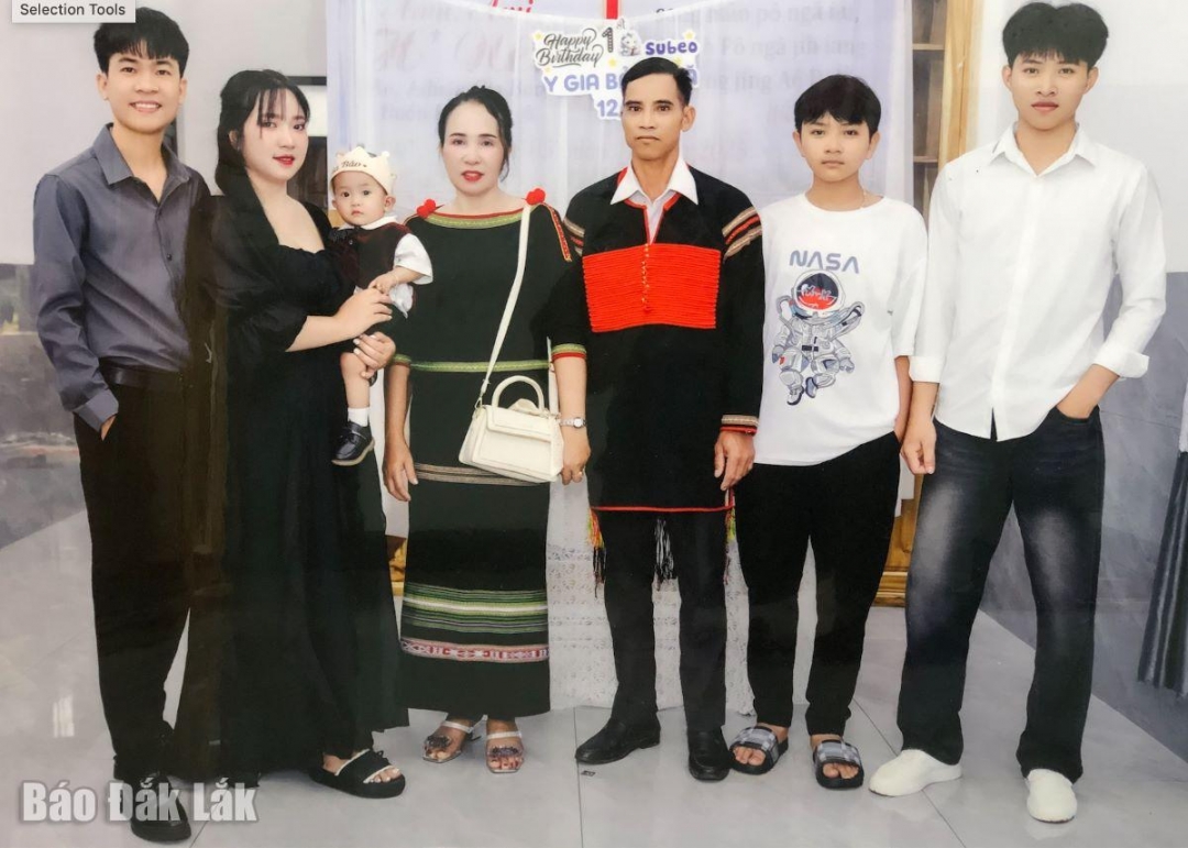 Gia đình hạnh phúc của Y Toàn Kbuôr ở buôn Ko Dung A.