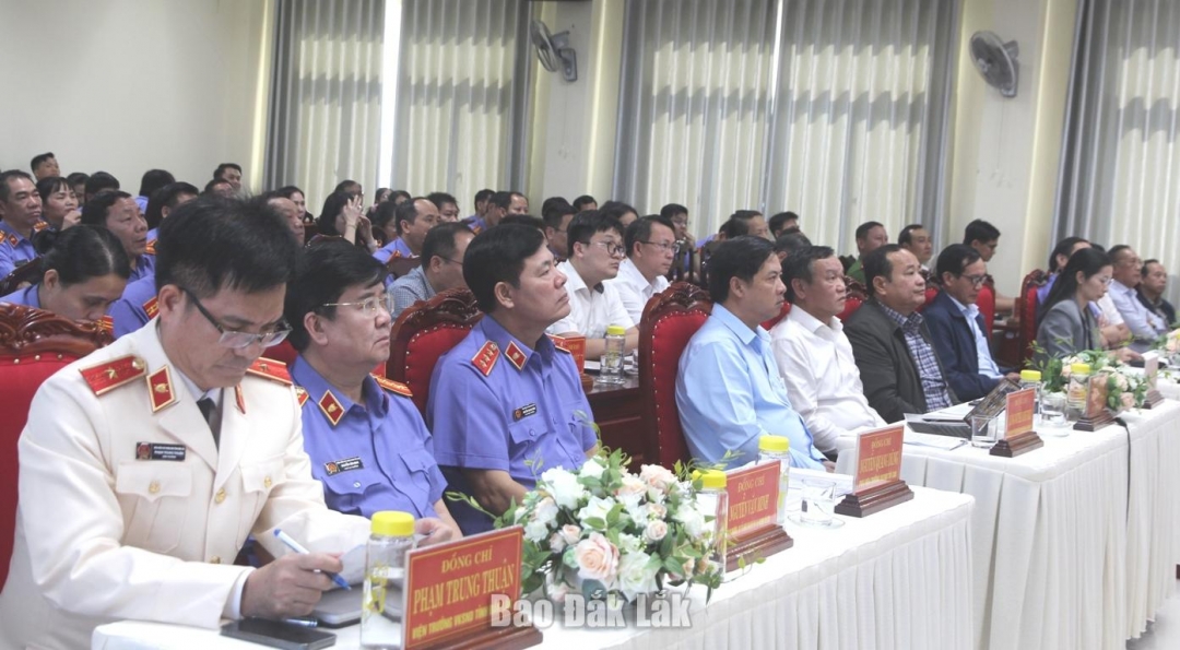 Các đại biểu tham dự hội nghị.