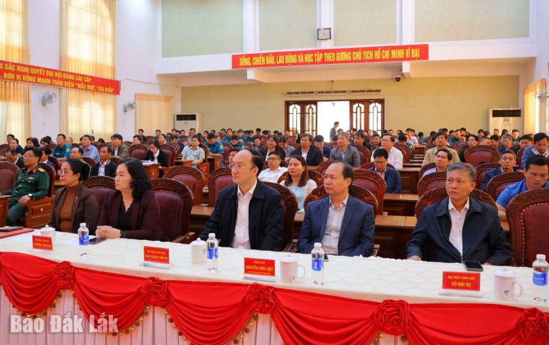 Các đại biểu tham dự chương trình.