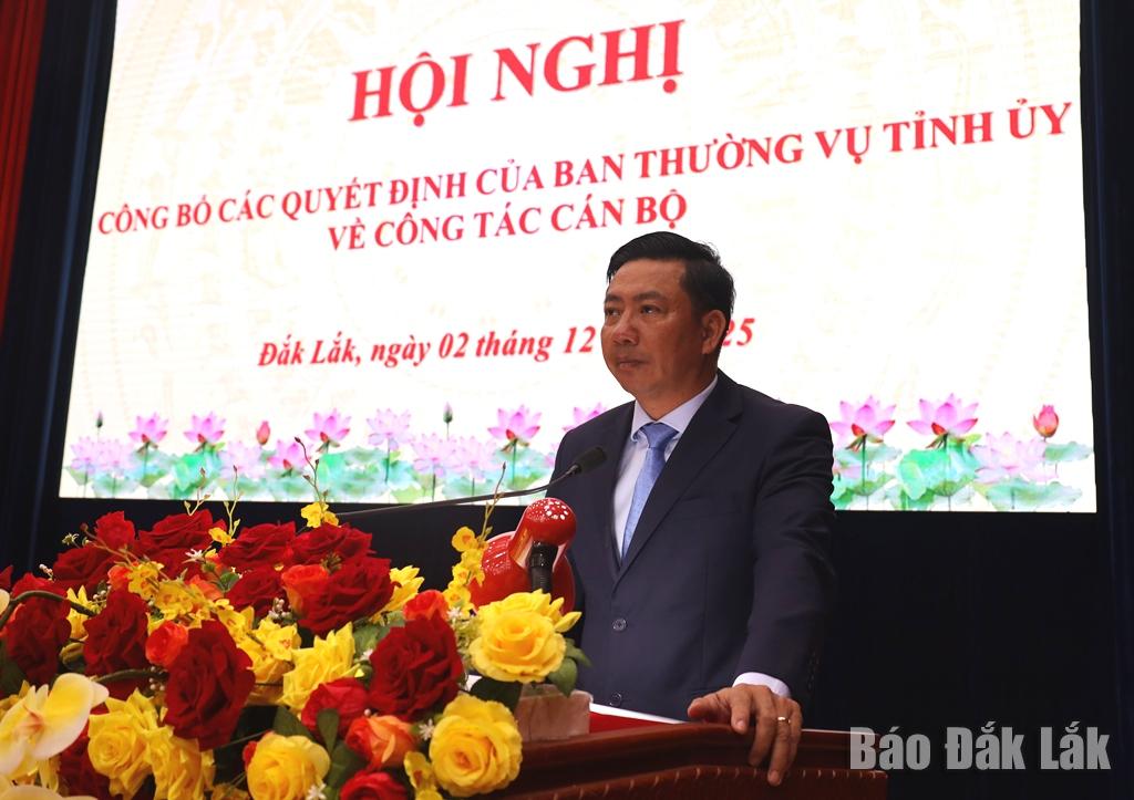 Ủy viên Ban Thường vụ Tỉnh ủy, Trưởng Ban Tổ chức Tỉnh ủy Nguyễn Thượng Hải công bố các quyết định của Ban Thường vụ Tỉnh ủy Đắk Lắk về công tác cán bộ.