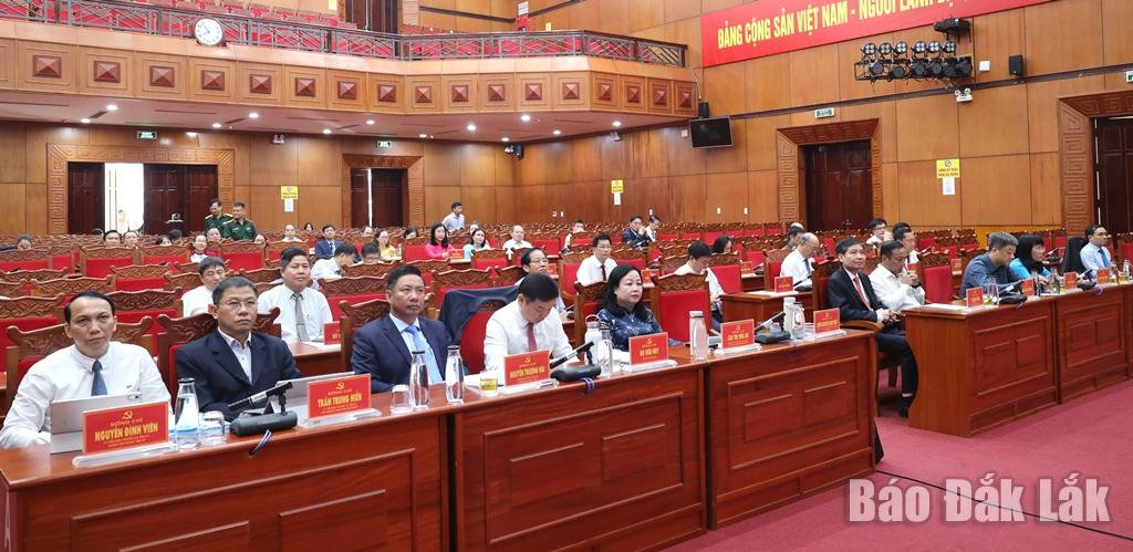 Các đại biểu tham dự hội nghị.