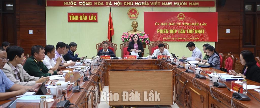 Ủy ban Bầu cử tỉnh Đắk Lắk tổ chức phiên họp lần thứ nhất. Ảnh: N.Xuân