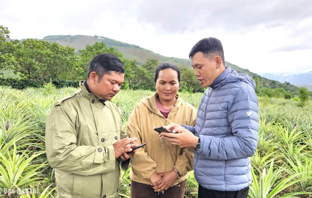 Ông Y Wil Êban, Buôn trưởng buôn Chàm A khẳng định, việc hướng dẫn người dân tiếp cận thông tin đa chiều trên