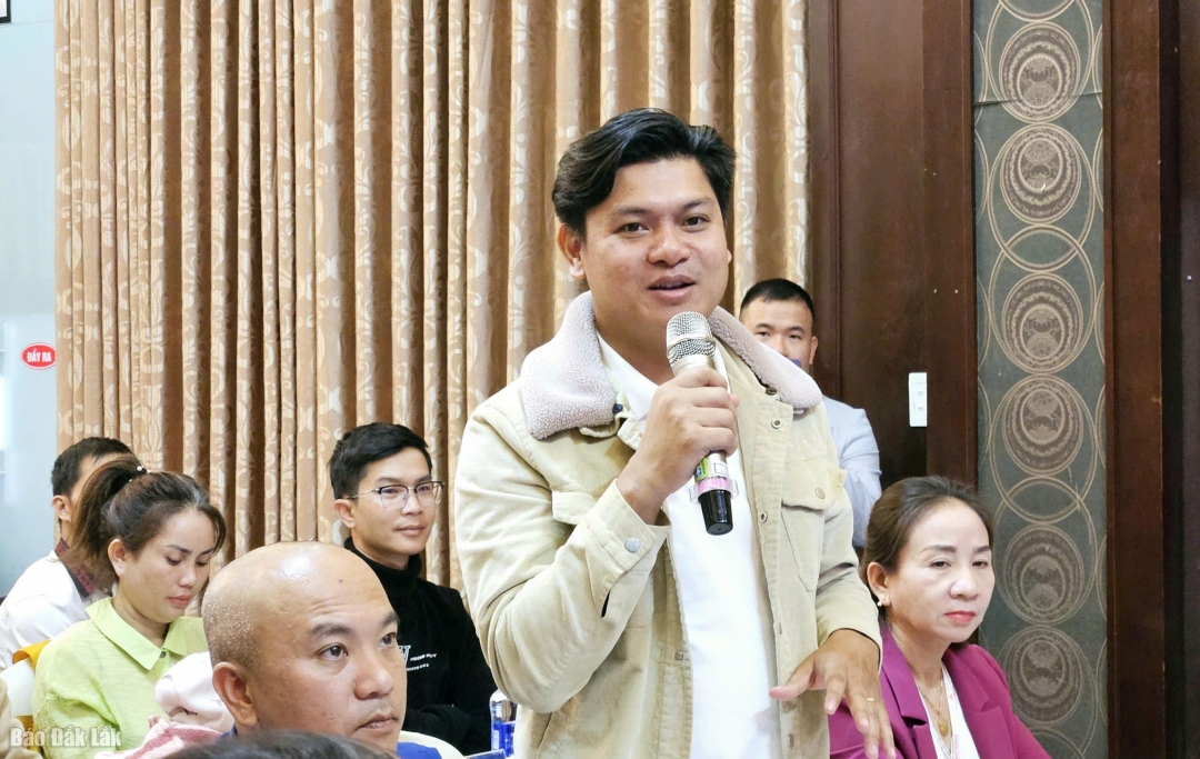 Một doanh nghiệp chia sẻ tại chương trình.