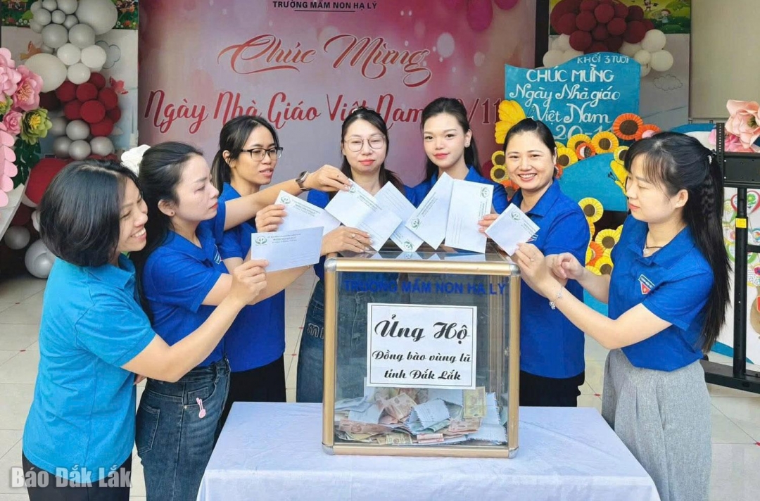 Đoàn viên thanh niên TP. Hải Phòng tham gia ủng hộ hỗ trợ nhân dân Đắk Lắk.