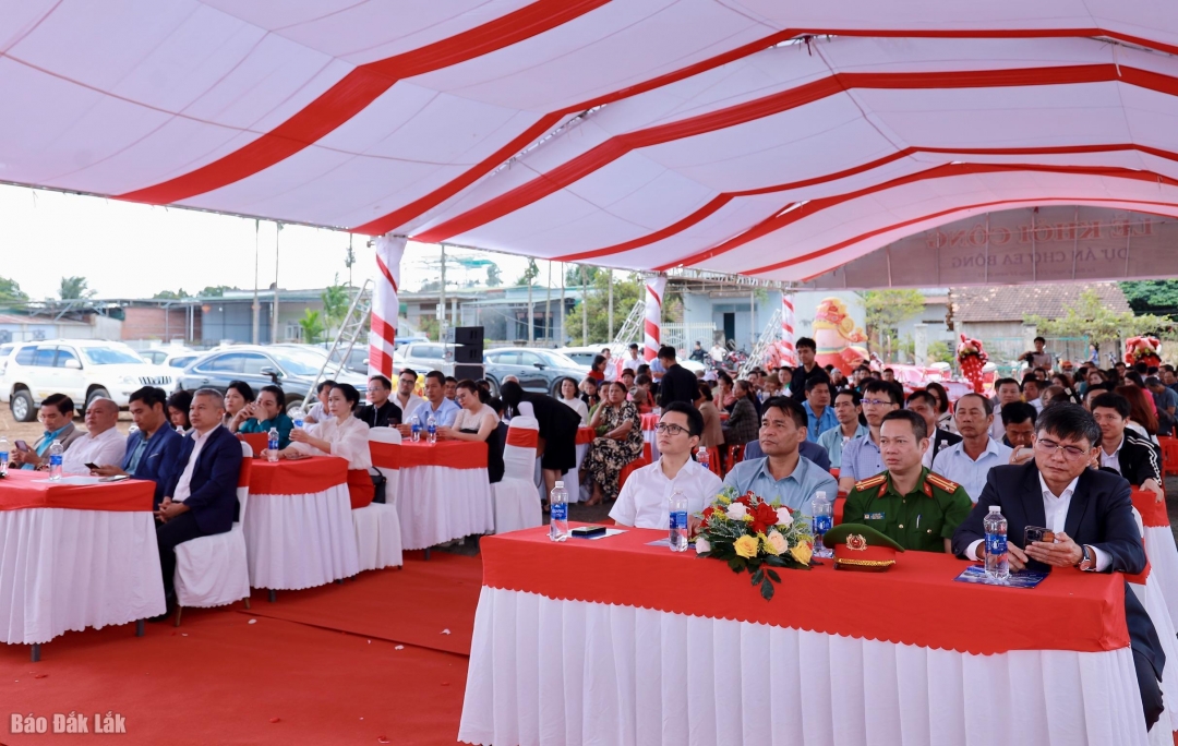 Các đại biểu tham dự lễ khởi công.