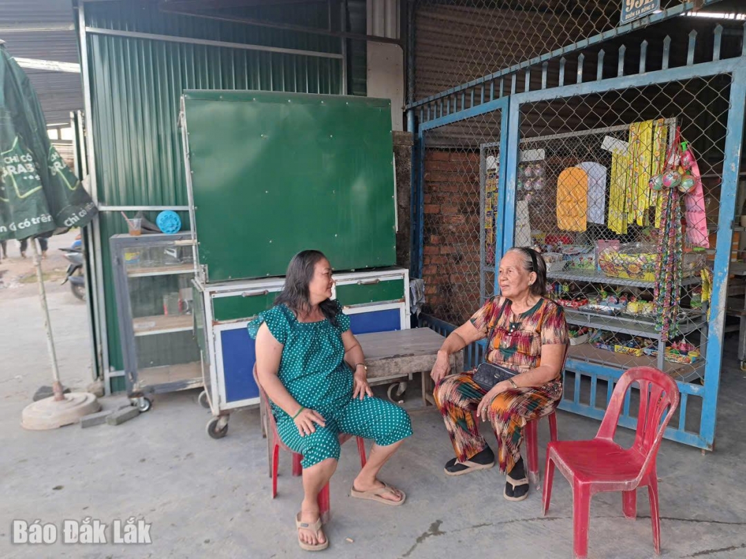 Phụ nữ thôn Thống Nhất 