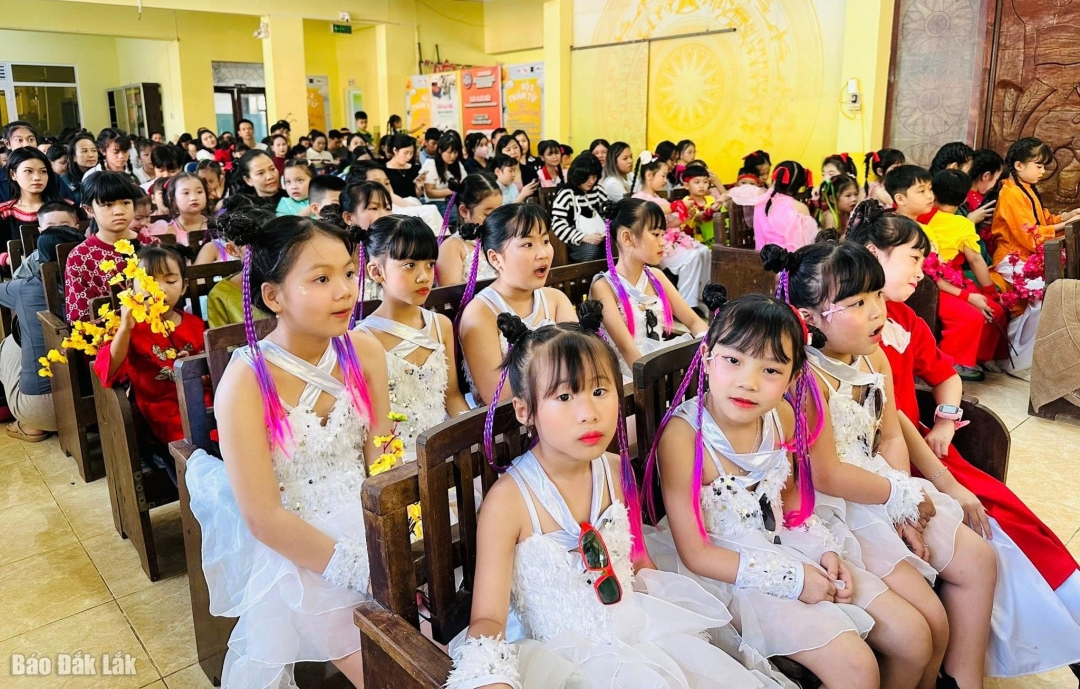 Thành viên CLB, đội, nhóm chuyên tham dự 