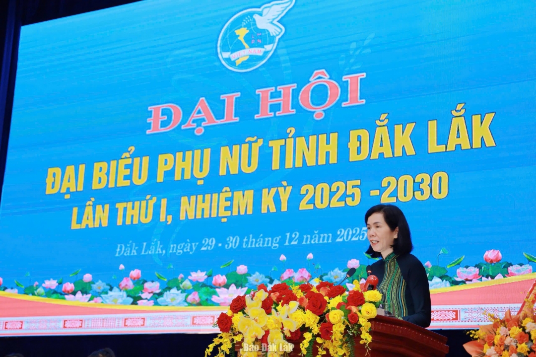 Phó Chủ tịch Trung ương Hội LHPN Việt Nam Nguyễn Thị Minh Hương phát biểu chỉ đạo đại hội.