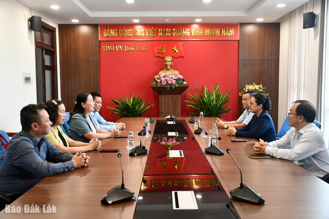 Lãnh đạo Tỉnh ủy, UBND tỉnh tiếp đoàn công tác của TP. Huế.