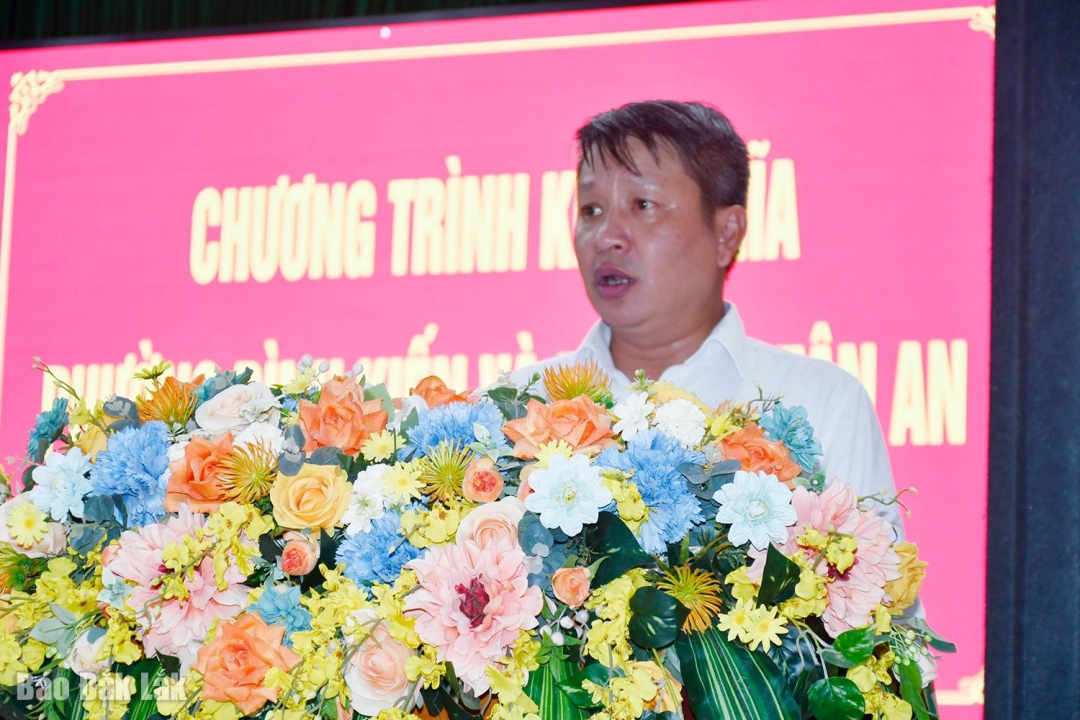 Bí thư Đảng ủy, Chủ tịch HĐND phường Bình Kiến Nguyễn Lê Vi Phúc phát biểu tại chương trình.