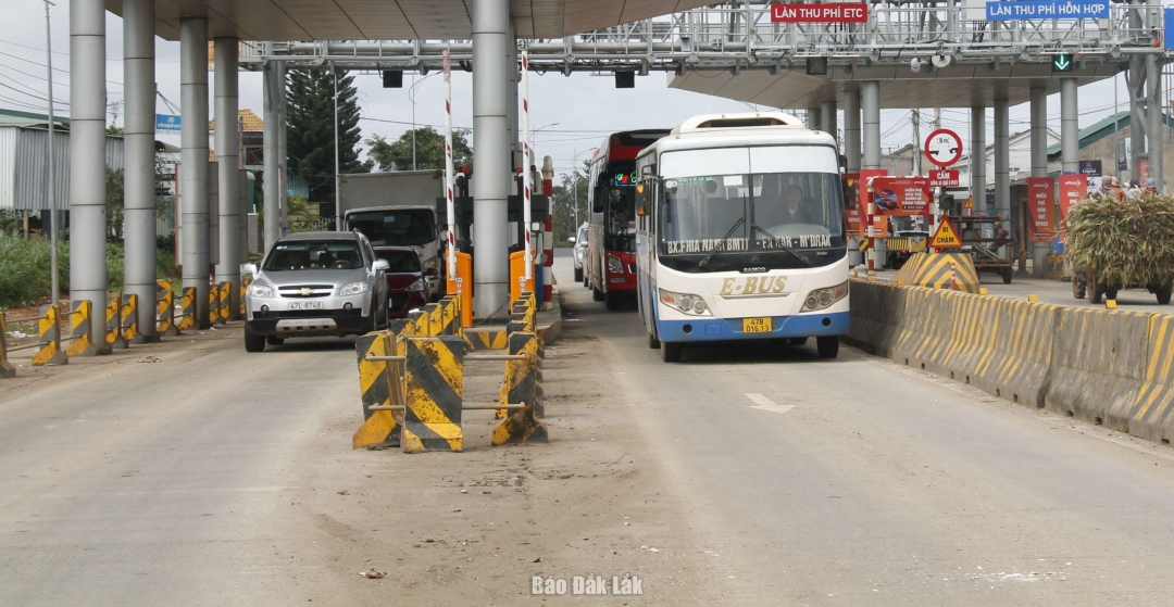 Xe buýt của HTX Quyết Thắng vận chuyển hành khách thời điểm còn hoạt động.