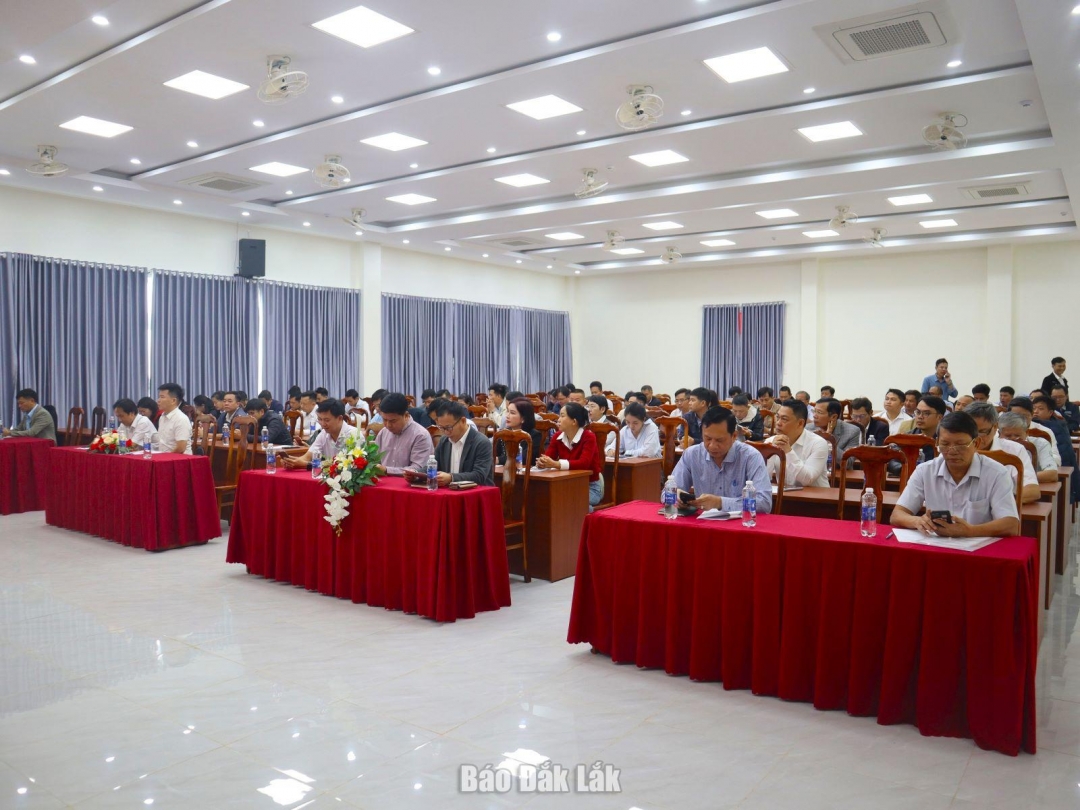 Các đại biểu dự hội nghị.