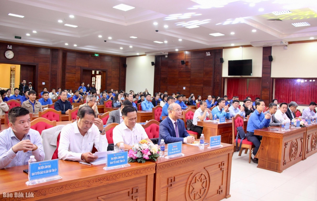 Đại biểu tham dự hội nghị.