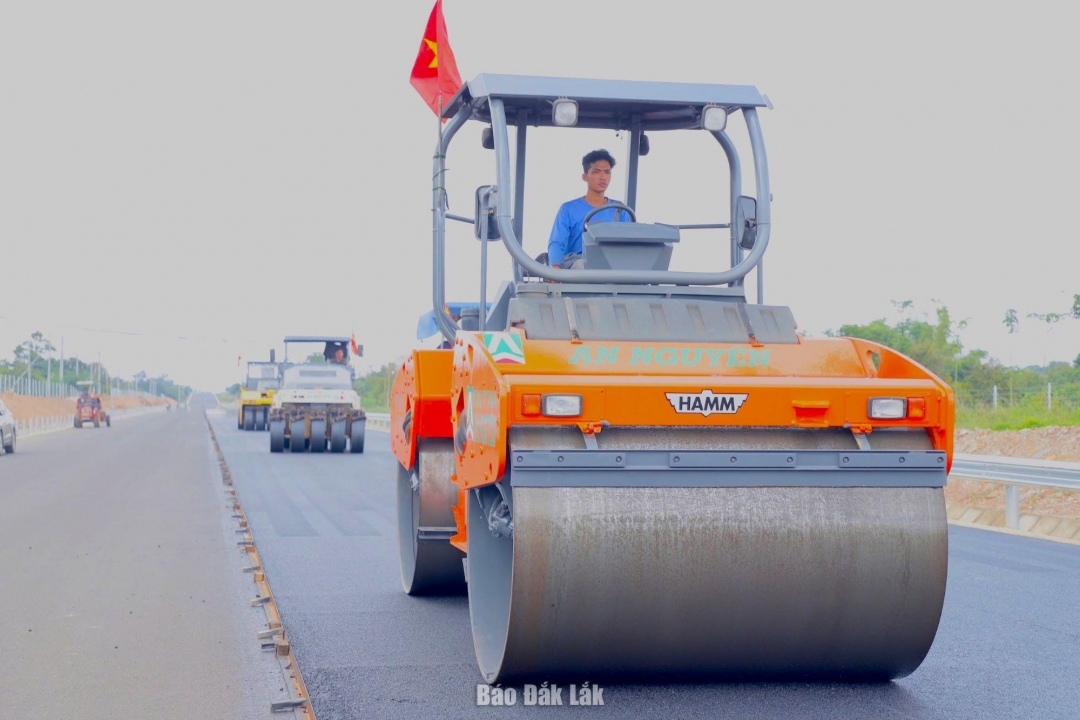 Thi công Dự án thành phần 3 thuộc Dự án đường bộ cao tốc Khánh Hòa - Buôn Ma Thuột.