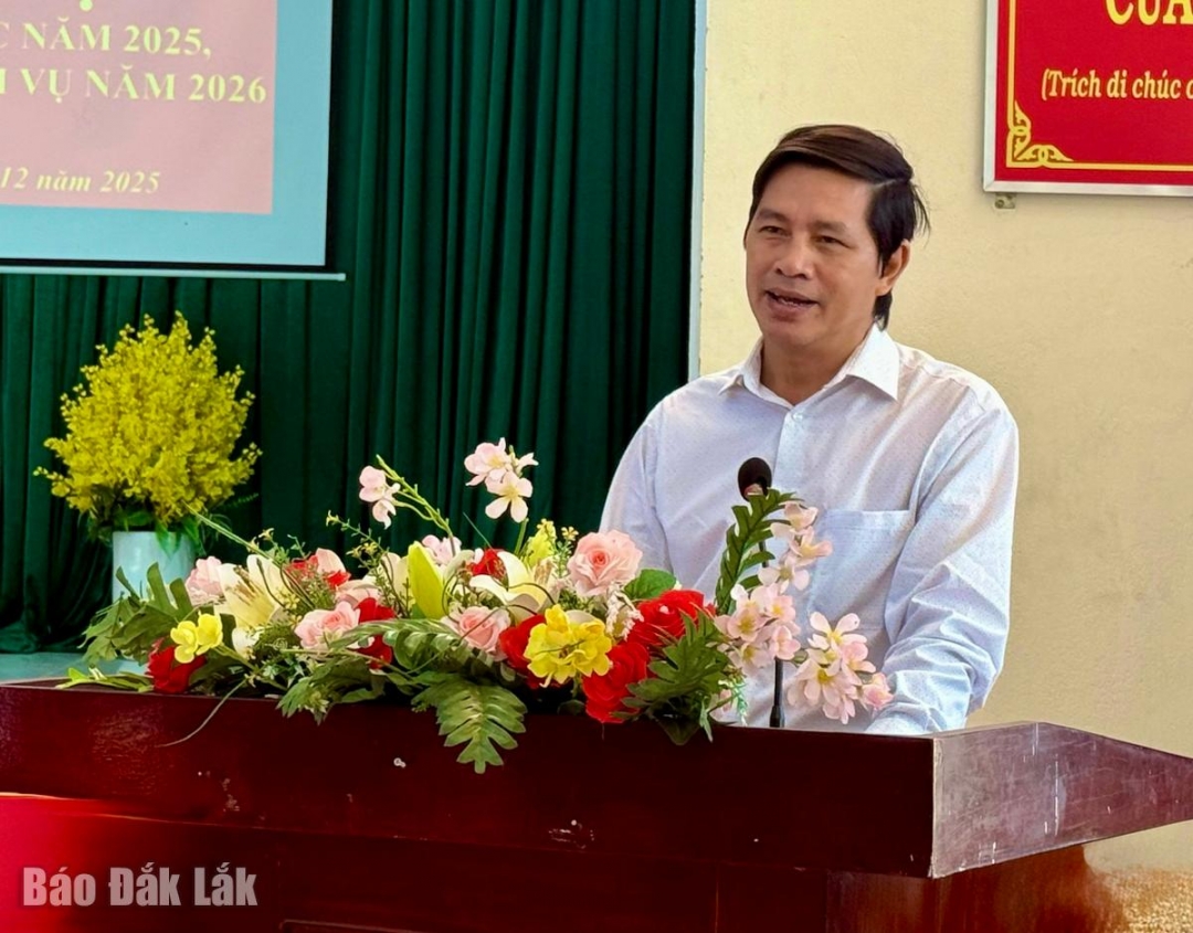 Đồng chí Phạm Văn Bảy, Tỉnh ủy viên, Phó Chủ tịch Ủy ban MTTQ Việt Nam tỉnh phát biểu chỉ đạo tại hội nghị.