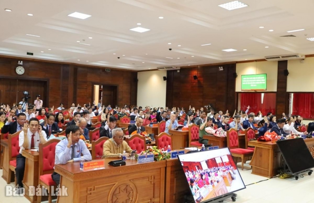 Đại biểu biểu quyết thông qua nghị quyết tại Kỳ họp thứ Nhất. Ảnh minh họa: Vạn Tiếp