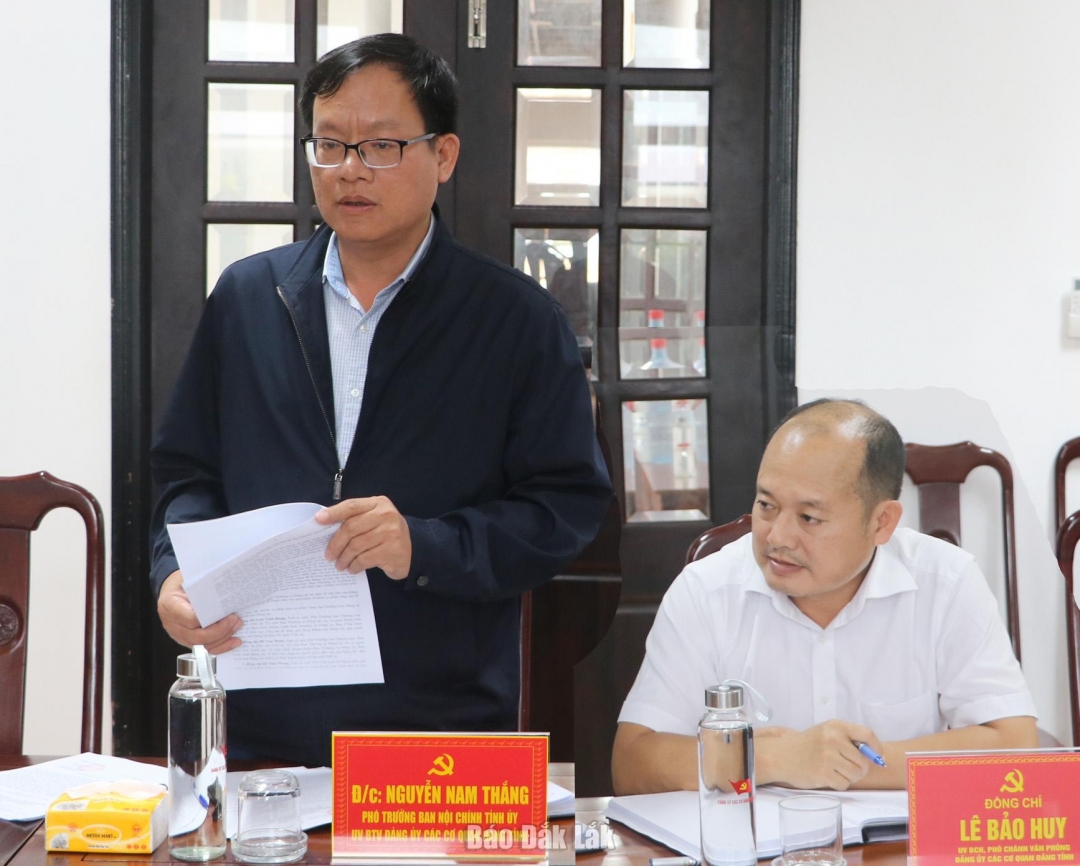 Phó Trưởng Ban Nội chính Tỉnh ủy Đắk Lắk Nguyễn Nam Thắng phát biểu ý kiến tại hội nghị.