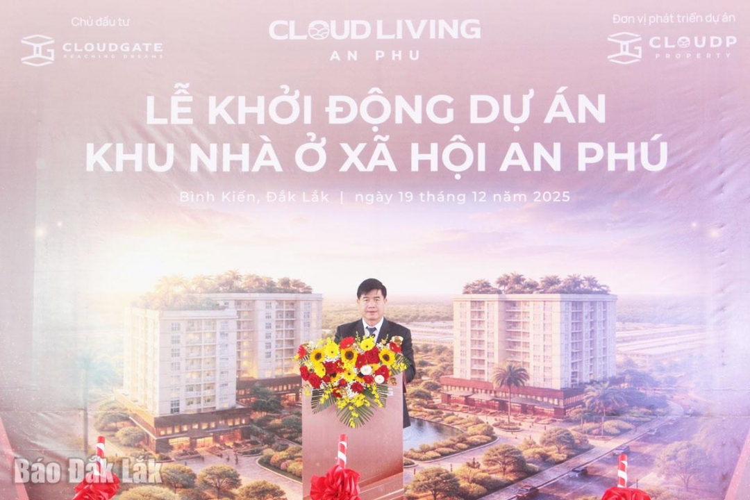 Phó Chủ tịch UBND tỉnh Nguyễn Thiên Văn phát biểu tại lễ khởi công