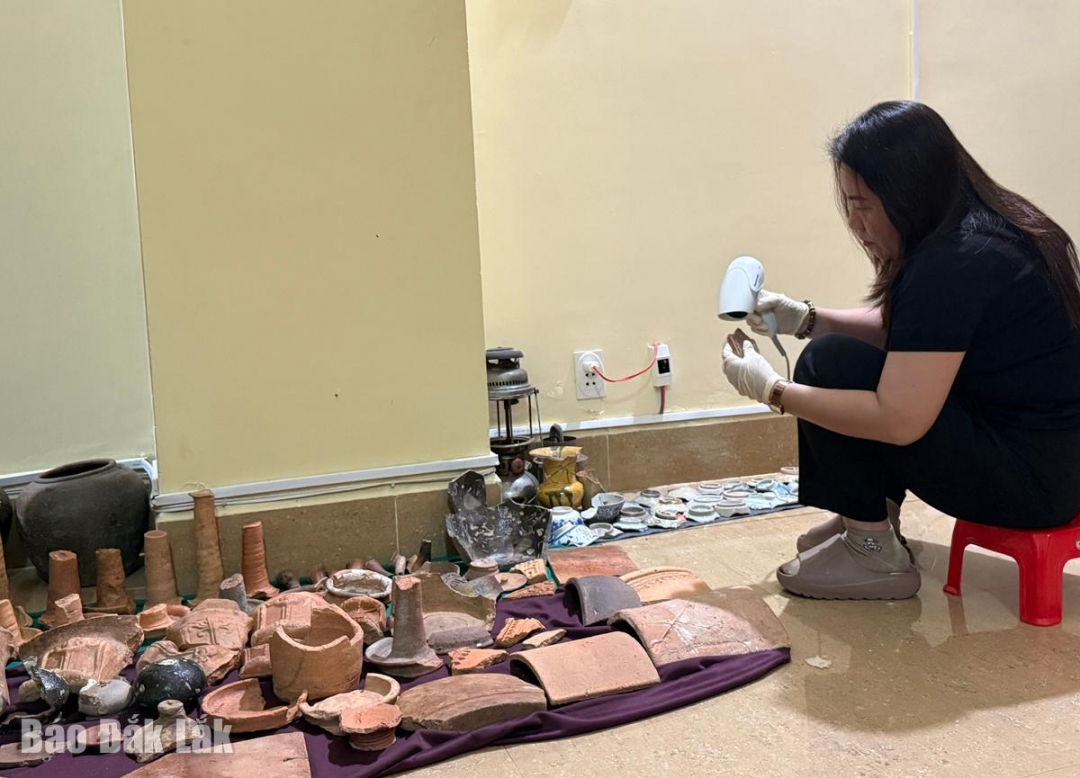 Các hiện vật tác các khu di tích bị bùn đất phủ đã được Bảo Tàng Phú Yên mang về bảo quản và nghiên cứu xử lý lại.