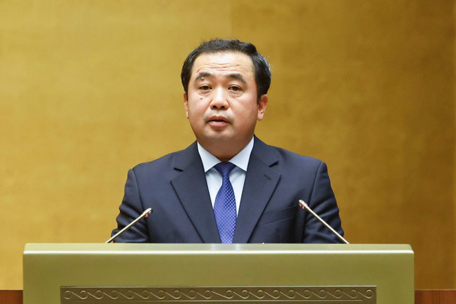 Bộ trưởng Bộ Nông nghiệp và Môi trường Trần Đức Thắng, thừa ủy quyền của Thủ tướng Chính phủ trình bày Tờ trình về chủ trương đầu tư Chương trình mục tiêu quốc gia về nông thôn mới, giảm nghèo bền vững, phát triển kinh tế-xã hội vùng đồng bào dân tộc thiểu số và miền núi đến năm 2035. Ảnh: Vietnam+