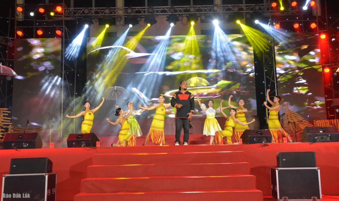 Tiết mục văn nghệ Điểm đến cà phê thế giới - Tinh hoa đại ngàn của tác giả Đặng Gia Duẩn đạt giải B, chuyên ngành Âm nhạc tại