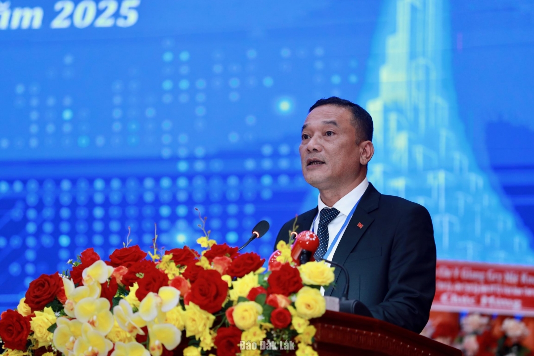 Phó Bí thư Tỉnh ủy, Chủ tịch Ủy ban MTTQ Việt Nam tỉnh Y Giang Gry Niê Knơng phát biểu chỉ đạo đại hội.