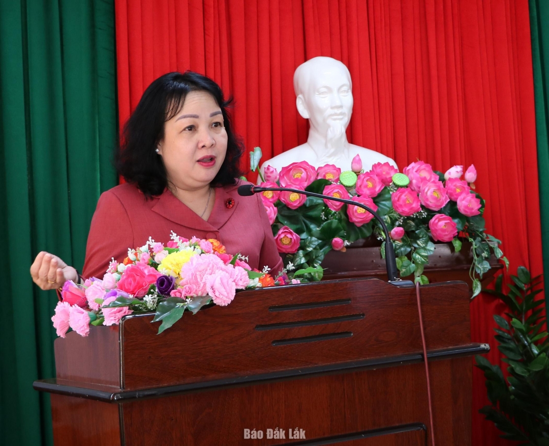 Đồng chí Cao Thị Hòa An, Phó Bí thư Thường trực Tỉnh ủy, Chủ tịch HĐND tỉnh, Bí thư Đảng ủy các cơ quan Đảng tỉnh phát biểu khai mạc hội nghị.