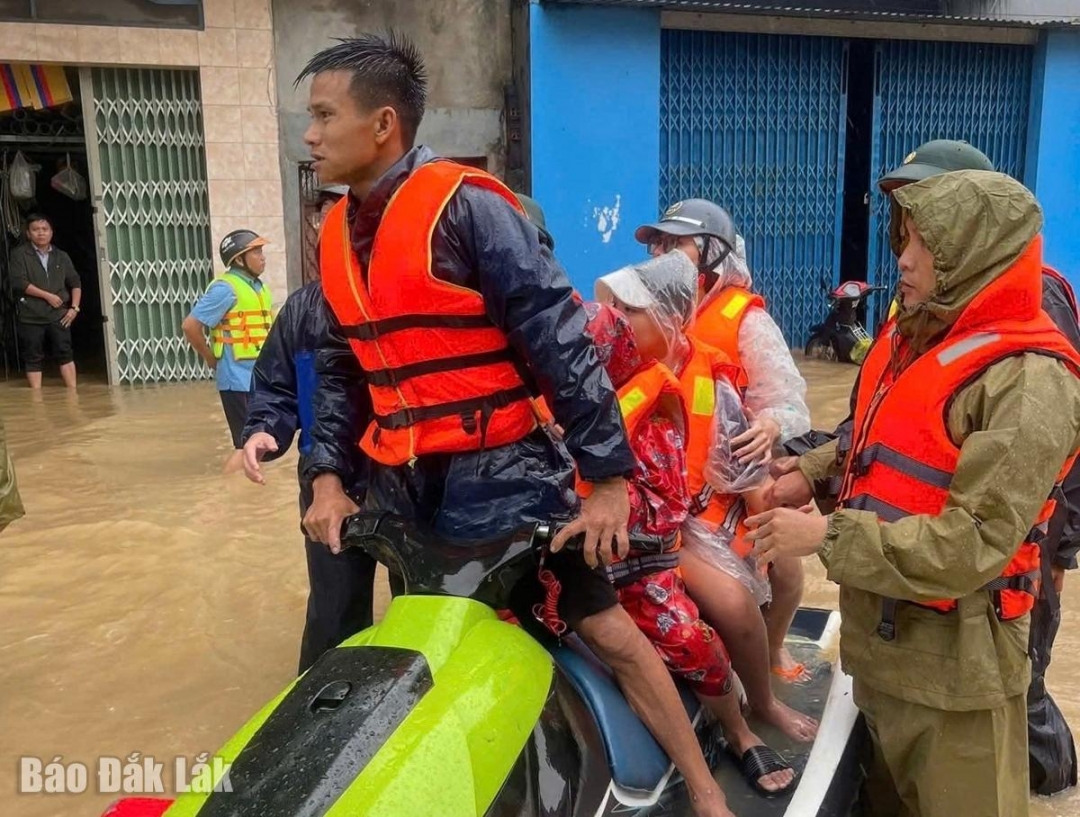 Chiếc ca nô, “người bạn” đã cùng anh Minh quần thảo suốt những ngày sinh tử để cứu người.