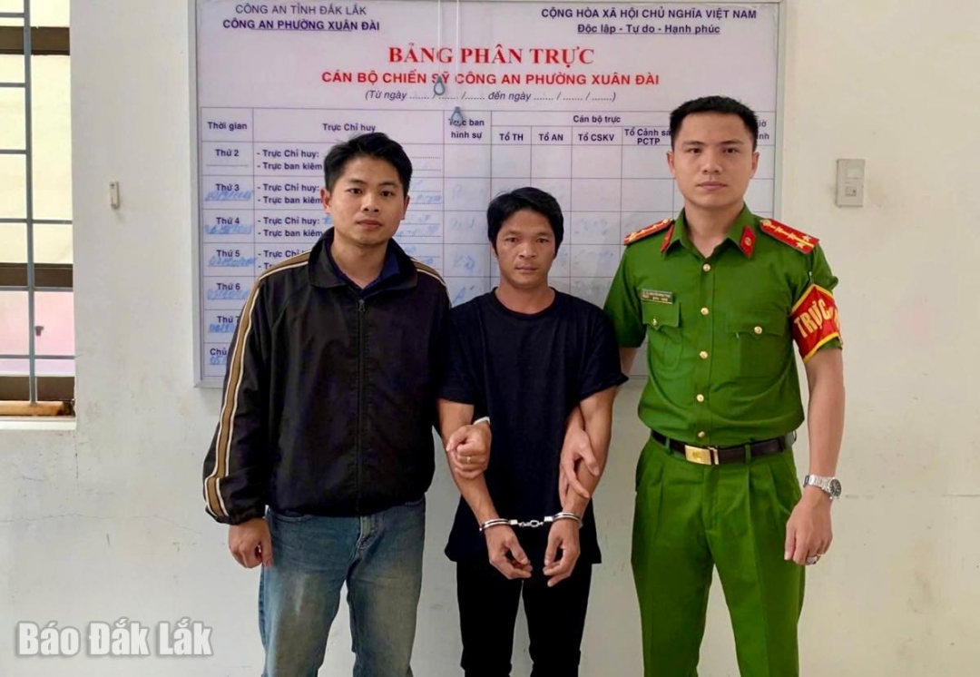 Đối tượng truy nã Nguyễn Văn Hào bị Công an phường Xuân Đài bắt giữ.