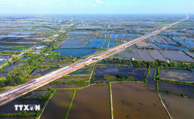 Tuyến cao tốc Cần Thơ-Cà Mau. Ảnh: TTXVN