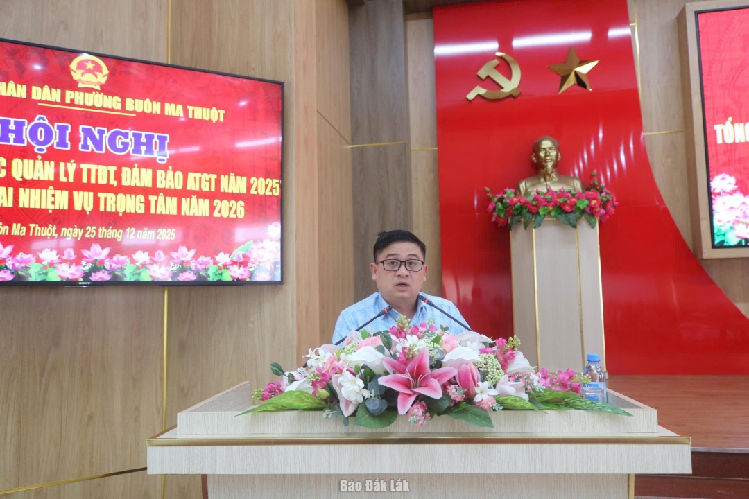 Phó Chủ tịch UBND phường Buôn Ma Thuột Nguyễn Hữu Chí phát biểu kết luận hội nghị.