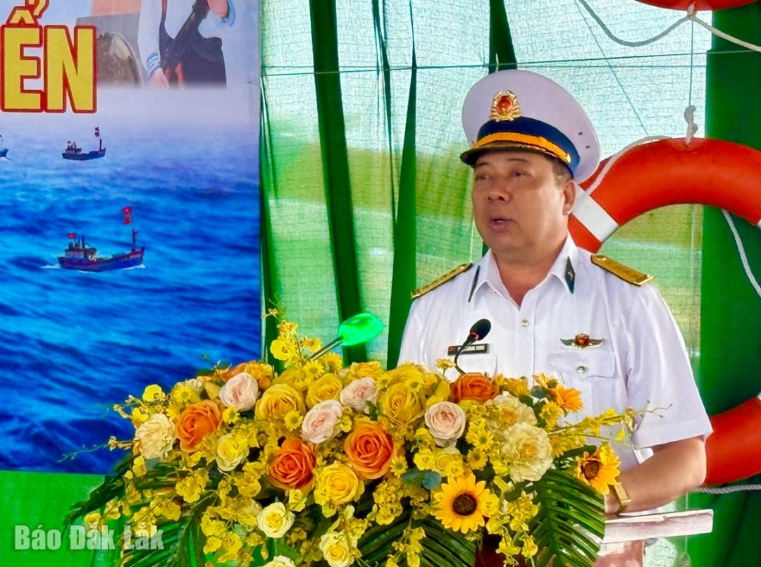 Đại tá Phạm Quang Trung, Chính ủy Lữ đoàn 682 phát biểu tại chương trình.