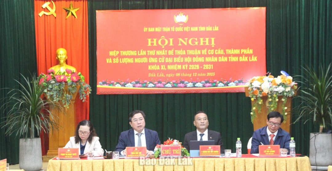 Các đồng chí lãnh đạo Ủy ban MTTQ Việt Nam tỉnh đồng chủ trì hội nghị.