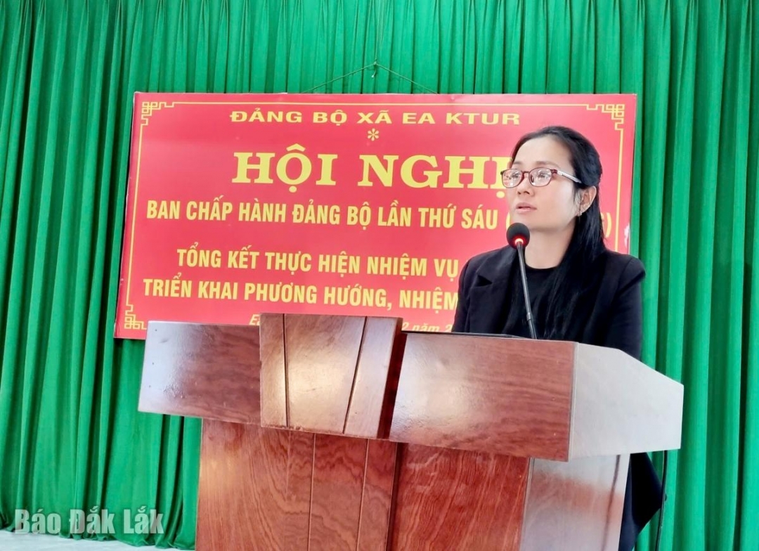 Bí thư Đảng ủy, Chủ tịch HĐND xã Ea Ktur Nguyễn Thị Thúy Liễu phát biểu kết luận hội nghị.