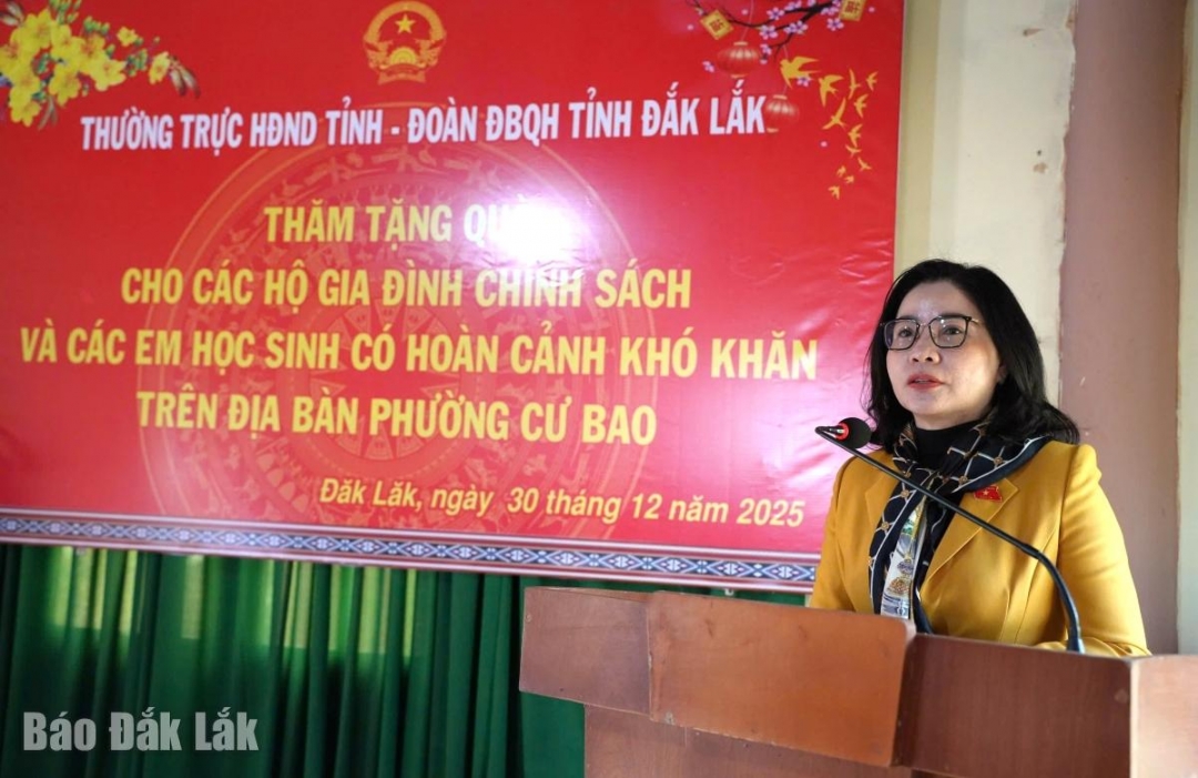 Phó Trưởng đoàn chuyên trách phụ trách Đoàn ĐBQH tỉnh Nguyễn Thị Thu Nguyệt phát biểu tại chương trình.