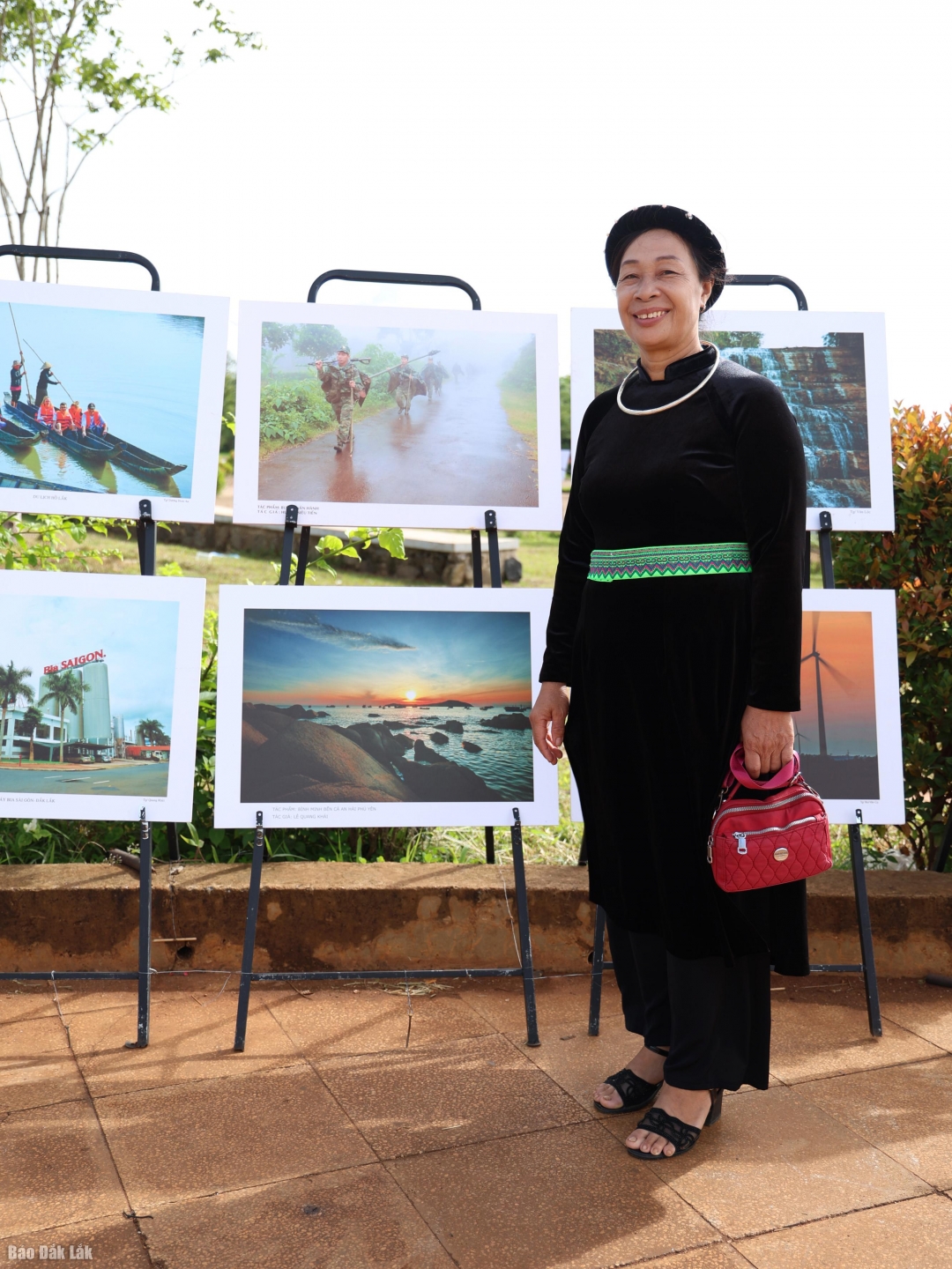 Bà Mộng Thị Hường trong trang phục truyền thống của dân tộc mình.