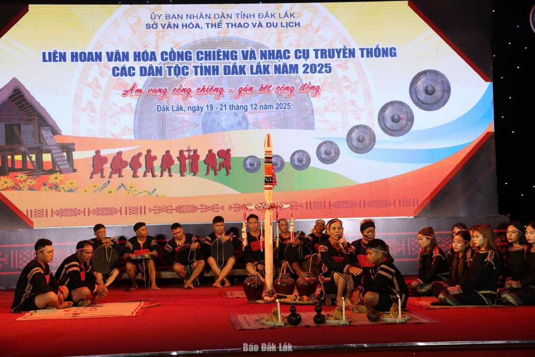 Khai mạc Liên hoan Văn hóa cồng chiêng và nhạc cụ truyền thống các dân tộc năm 2025 Phần thi của đoàn Krông Năng tại liên hoan.